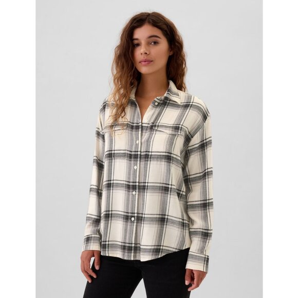 GAP Tops - NWT GAP Black & White Plaid Button Front Patch Pockets Relaxed Flannel Shirt